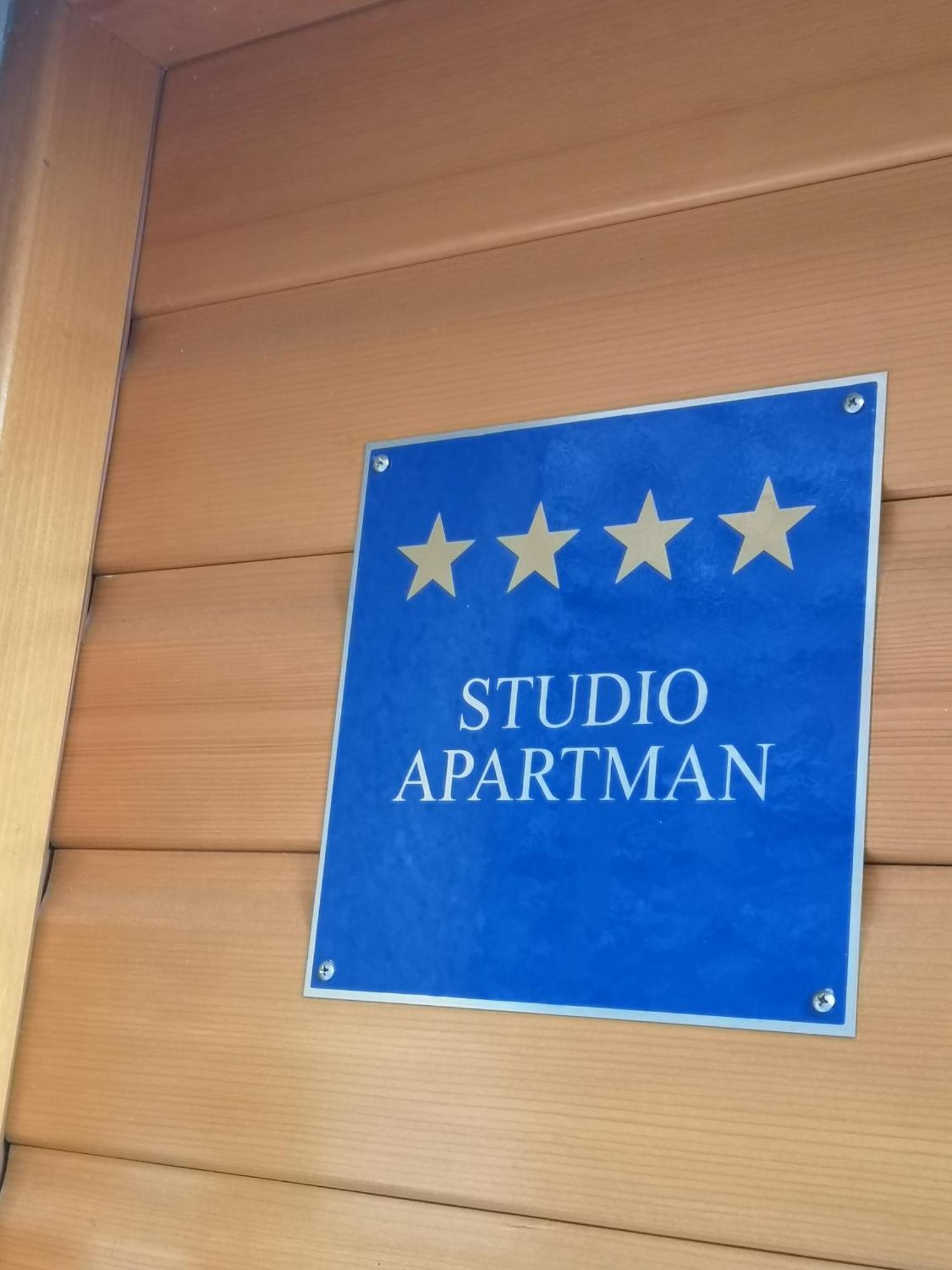 Apartment Michaela 4-Sterne & Parking 로비니 외부 사진